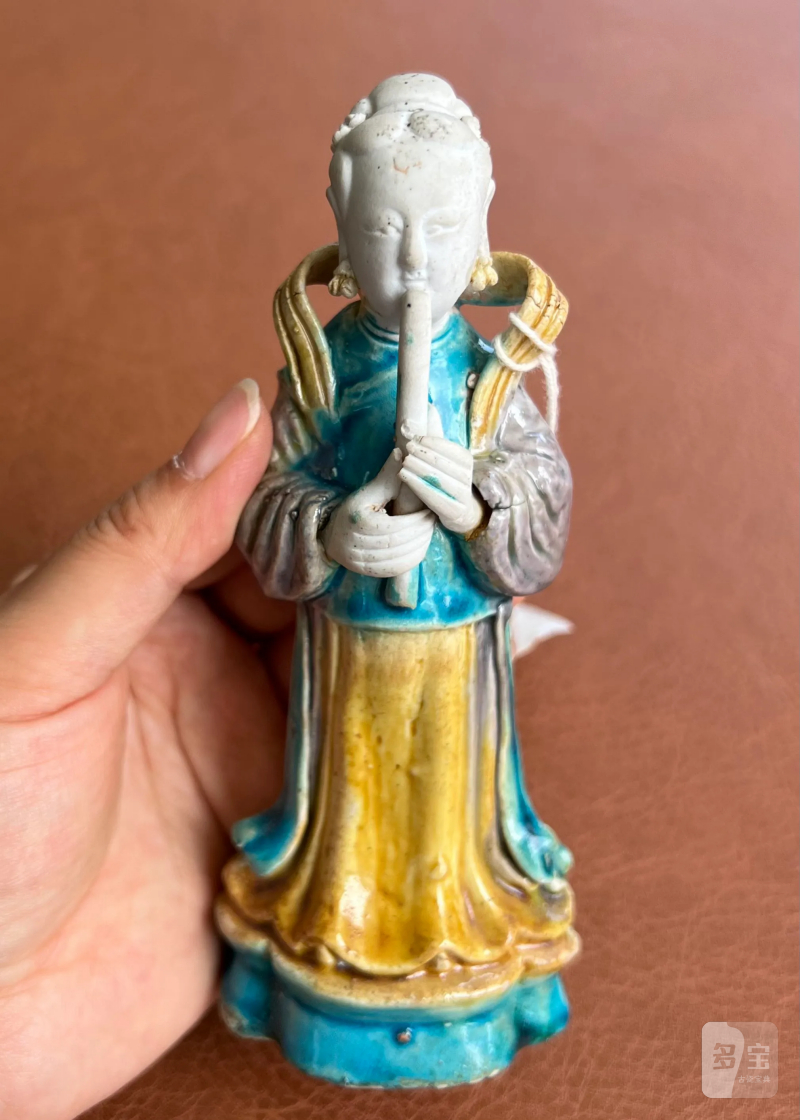 明 素三彩奏乐仕女瓷塑一对 - 图47